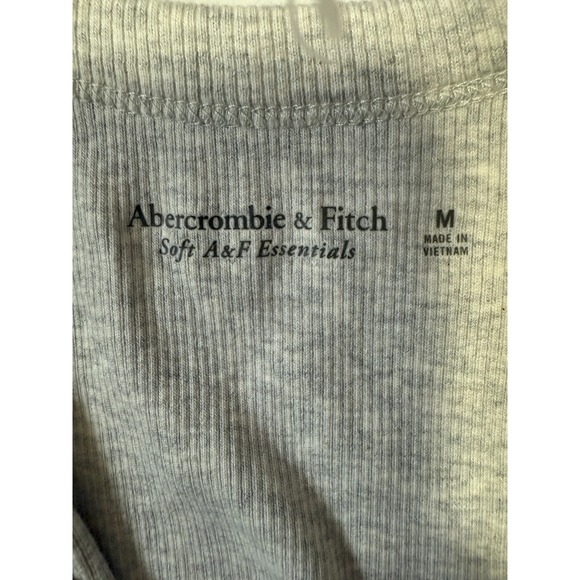 5 ABERCROMBIE & FITCH A&F - 1 Soft Rib & 4 Essentials Scoop Tank Shirts - Medium - Picture 15 of 16